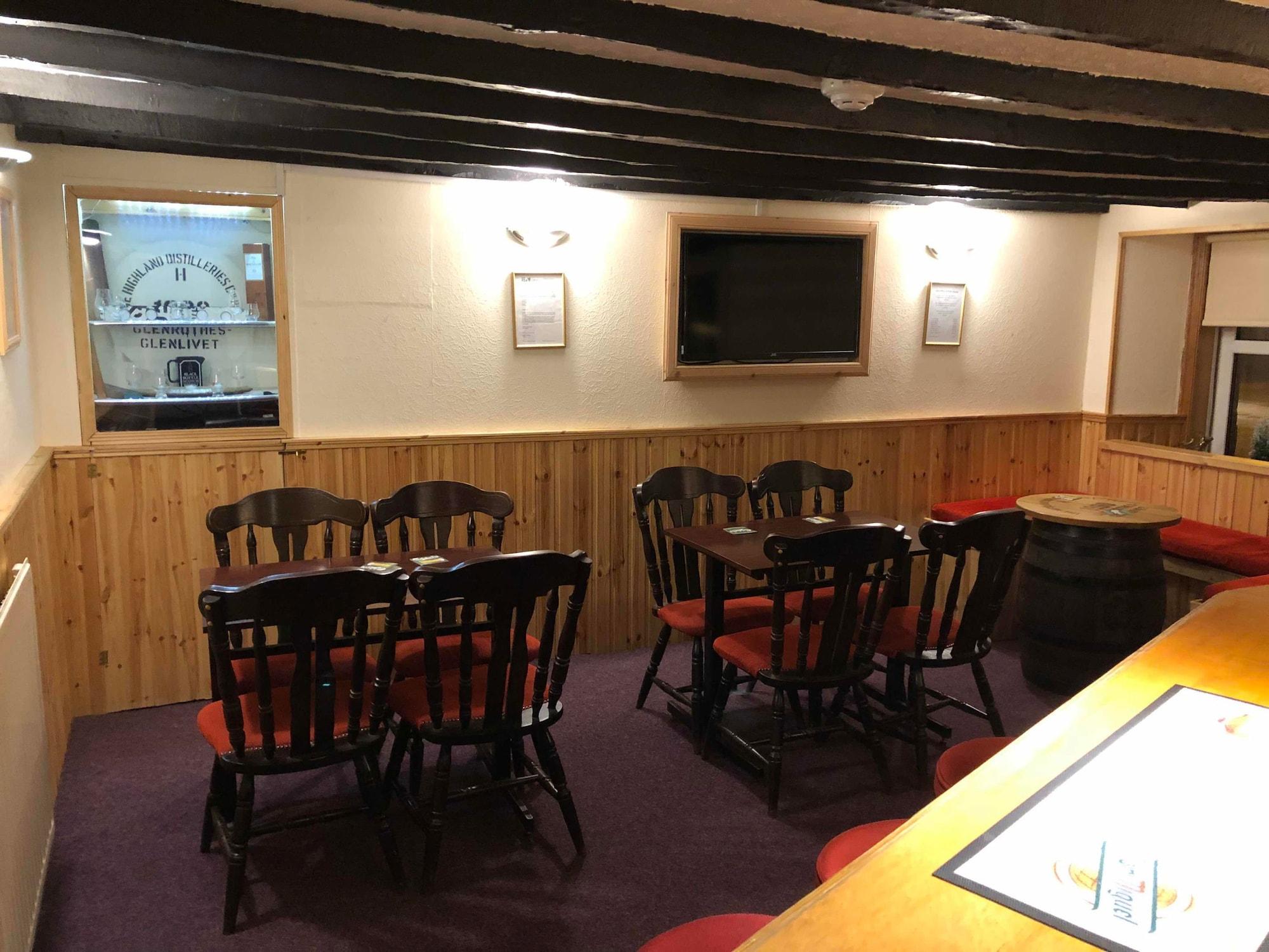 Oyo Eastbank Hotel, Speyside Scotland Rothes Екстериор снимка