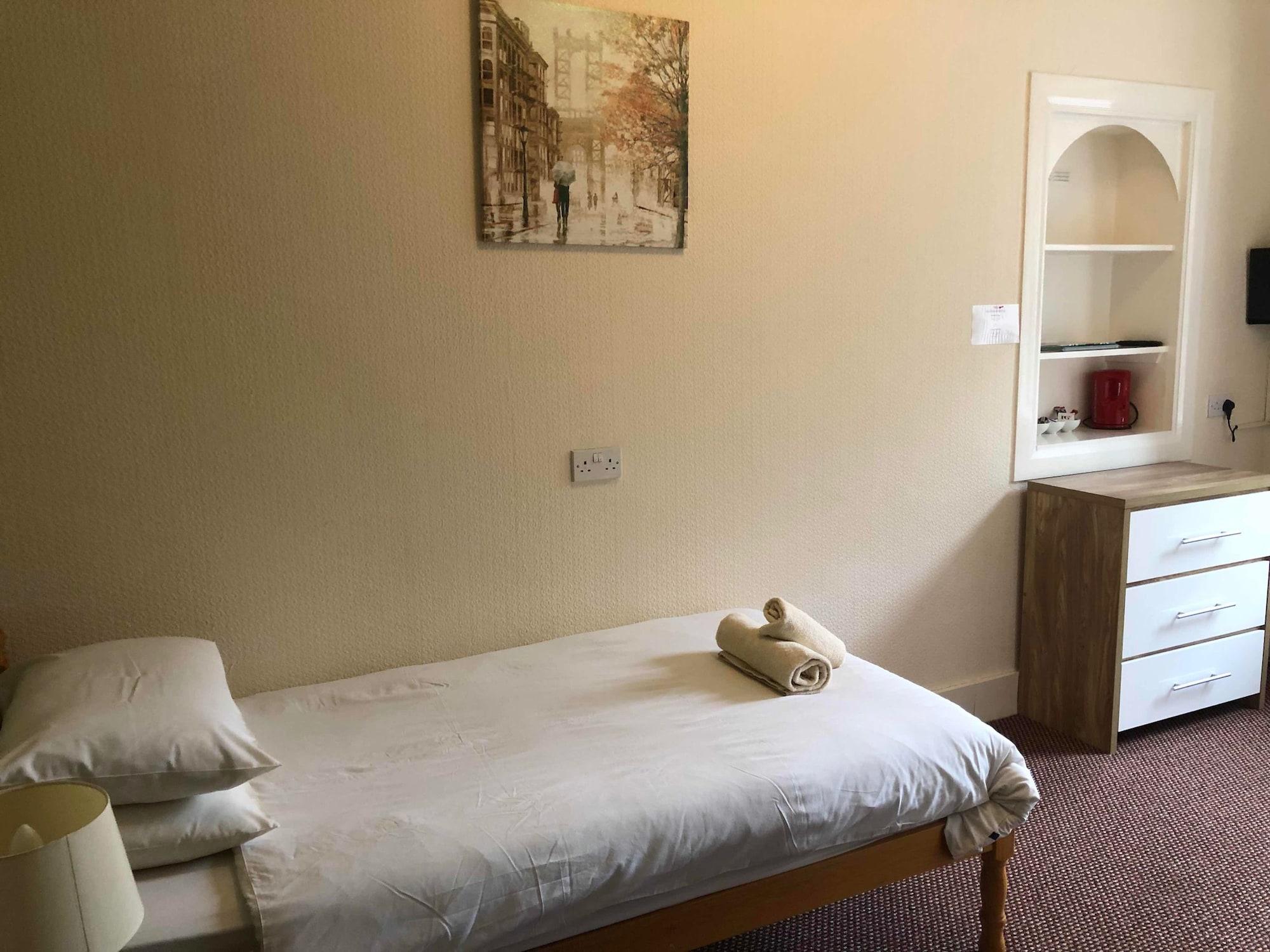 Oyo Eastbank Hotel, Speyside Scotland Rothes Екстериор снимка